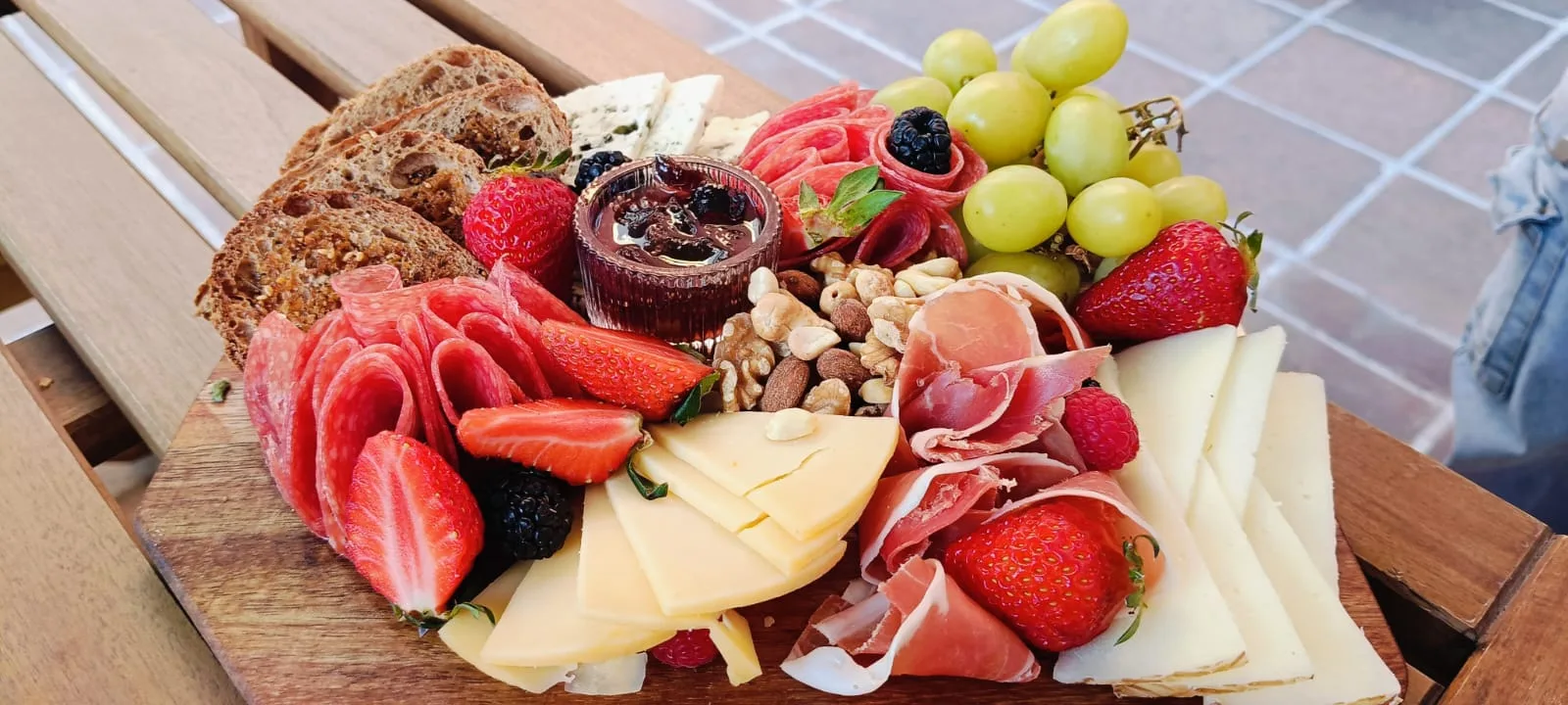 Tabla de quesos y carnes frías